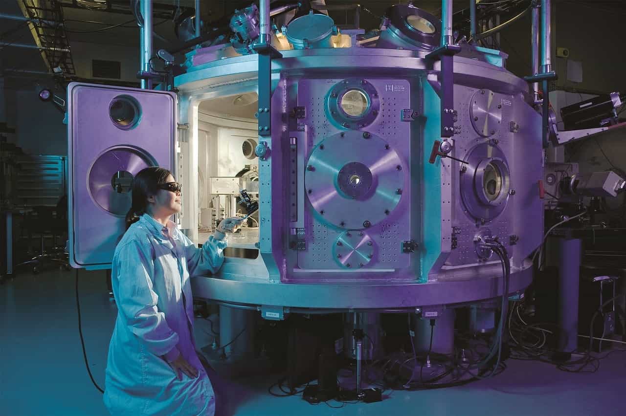Woman in a sience lab 